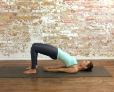 Tư thế Bridge Pose - Yoga cho người mới bắt đầu