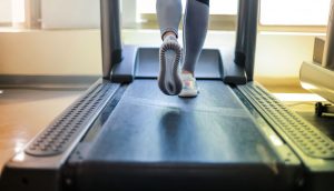 máy chạy bộ có incline tốt không
