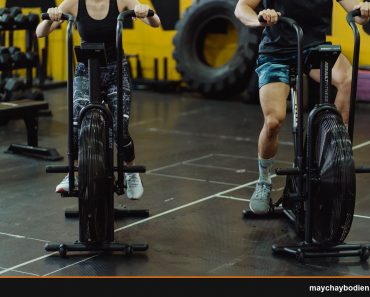 xe đạp tập ngoài trời hay trong nhà tốt hơn