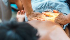 yoga cho người đau lưng
