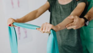phục hồi sau gãy xương tay tại nhà