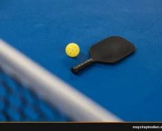 pickleball khác gì tennis cầu lông