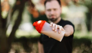 cần bao nhiêu protein mỗi ngày để tăng cơ