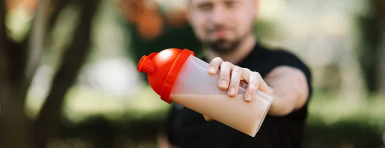 cần bao nhiêu protein mỗi ngày để tăng cơ