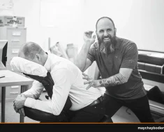 máy massage lưng có tốt không nên mua loại nào