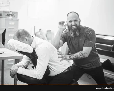 máy massage lưng có tốt không nên mua loại nào