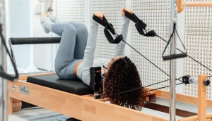 pilates mat là gì khác gì với yoga