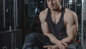 có nên tập tay trước và tay sau cùng ngày không