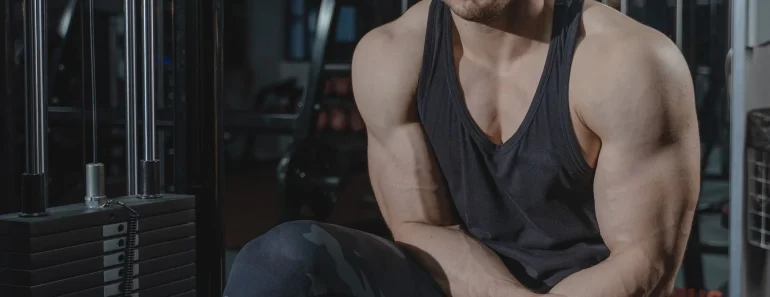 có nên tập tay trước và tay sau cùng ngày không